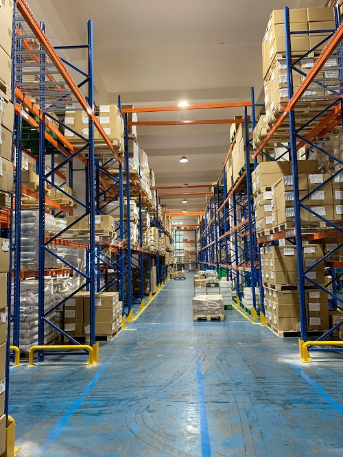 寧波市高新區聚賢路工業園重型貨架每層載重800KG重型倉庫貨架